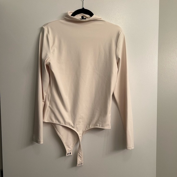 Express body contour bodysuit - Picture 3 of 3